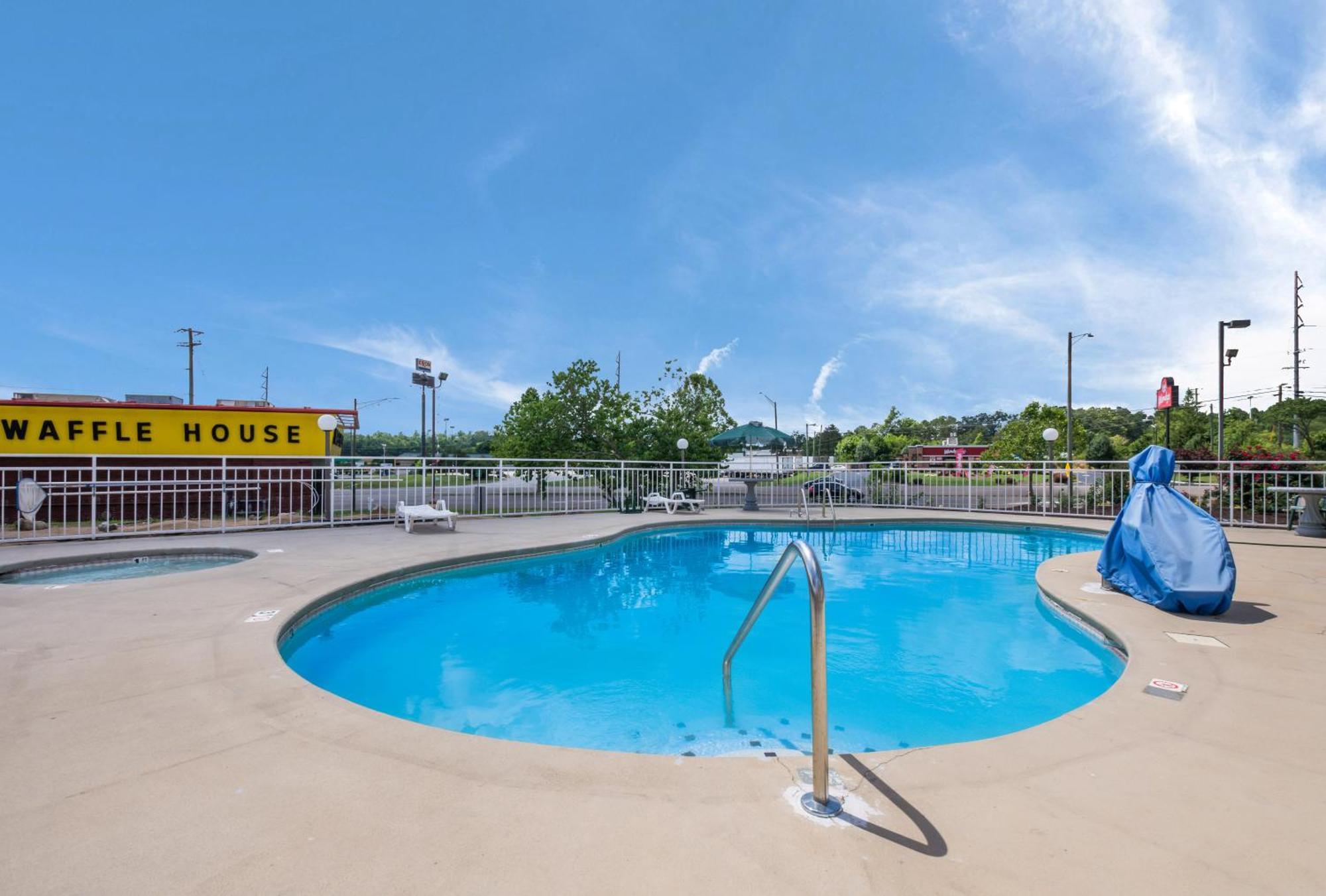 Econo Lodge Inn & Suites East Knoxville Ngoại thất bức ảnh