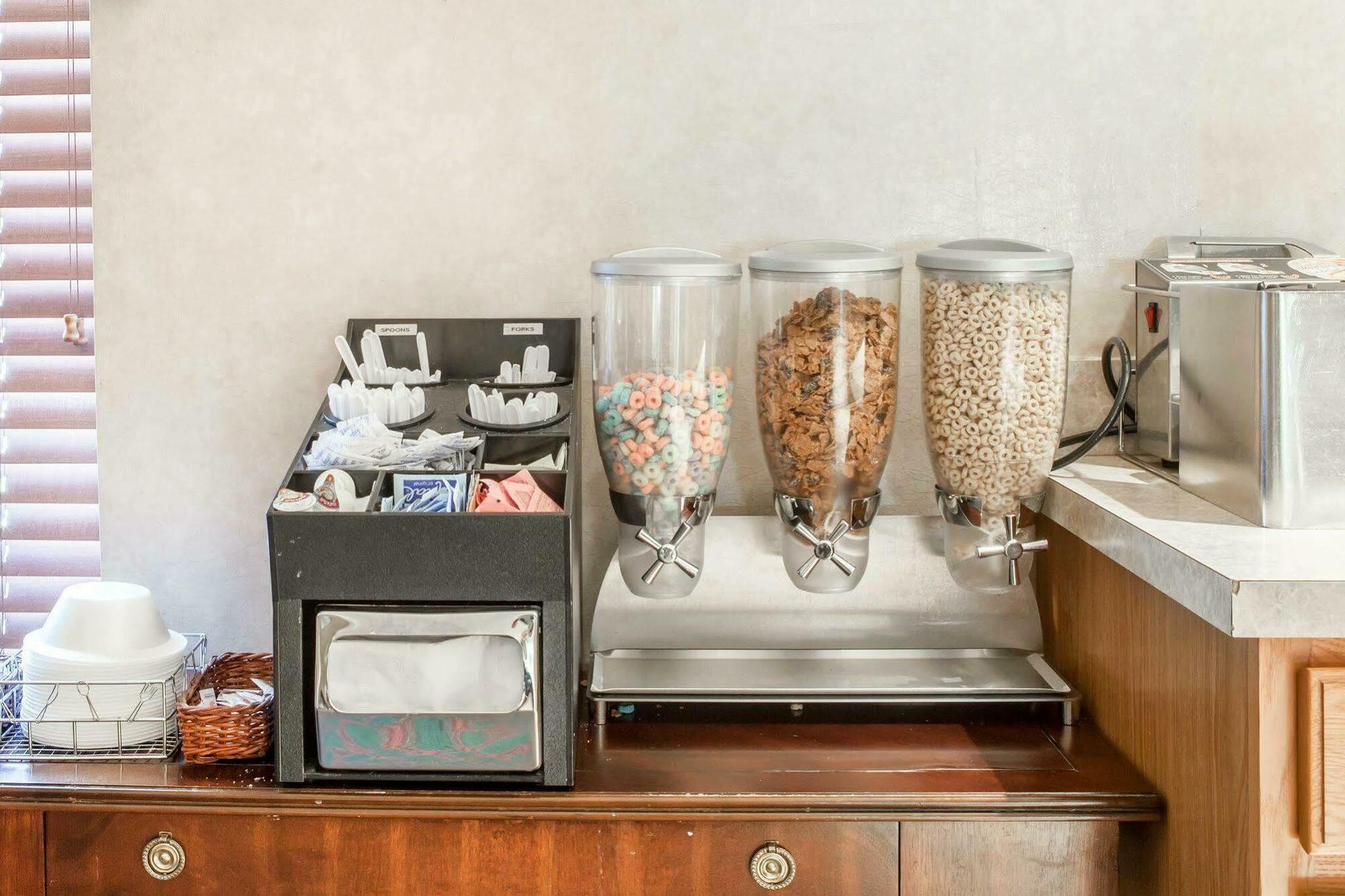 Econo Lodge Inn & Suites East Knoxville Ngoại thất bức ảnh