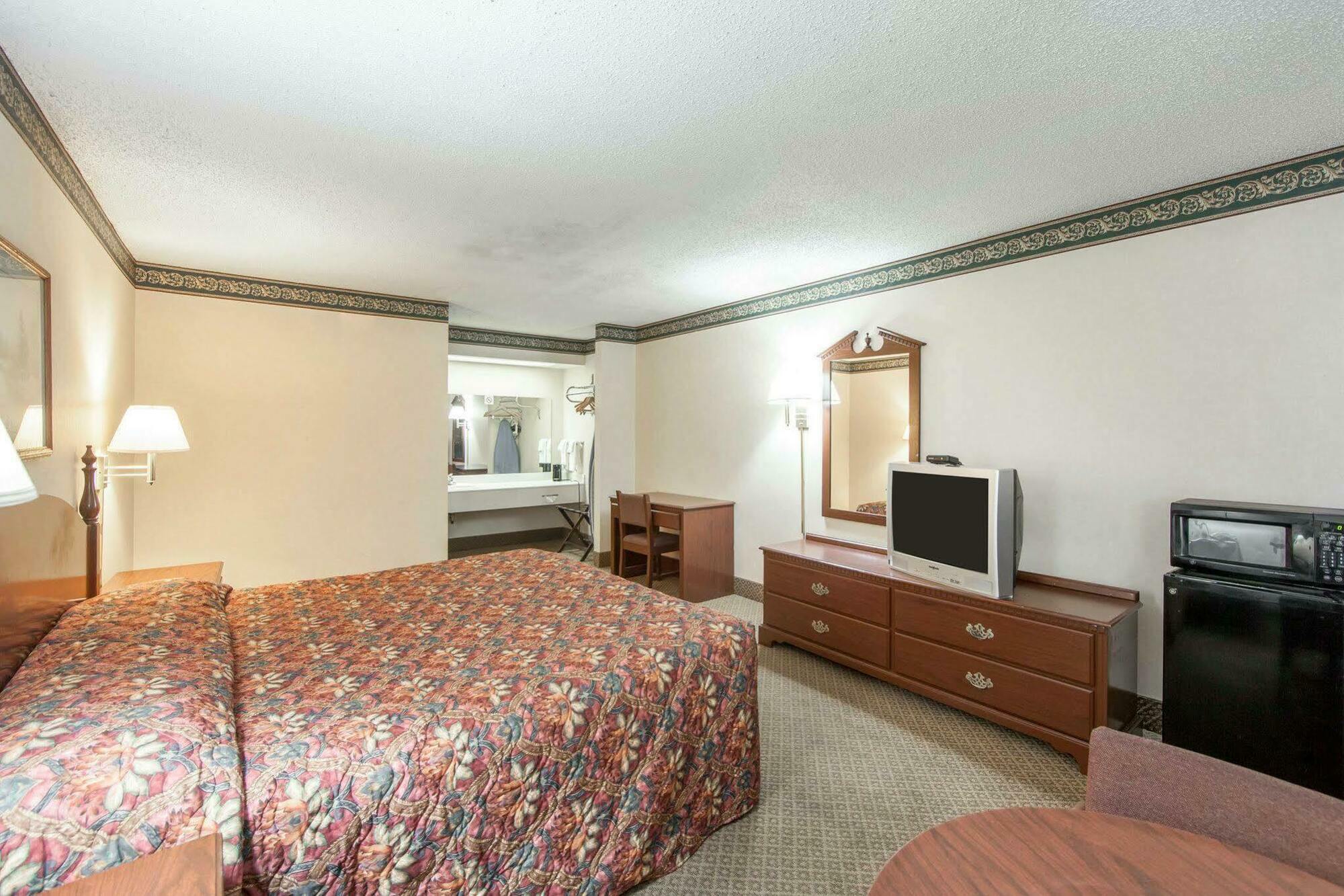 Econo Lodge Inn & Suites East Knoxville Ngoại thất bức ảnh